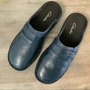 Clark Navy Clogs Size 6W